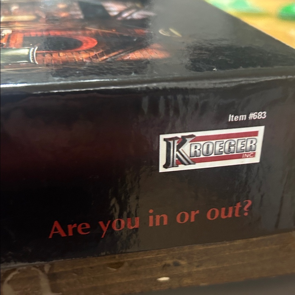 Dragons' Den Strategy Board Game - Black and Gold - Picture 4 of 8